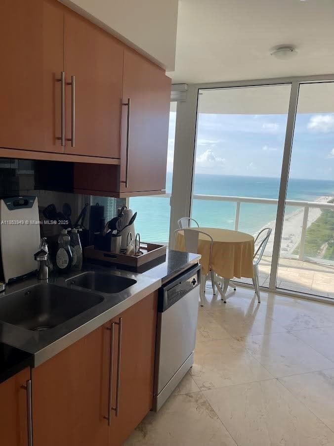 A11853949 — Miami Beach — 2