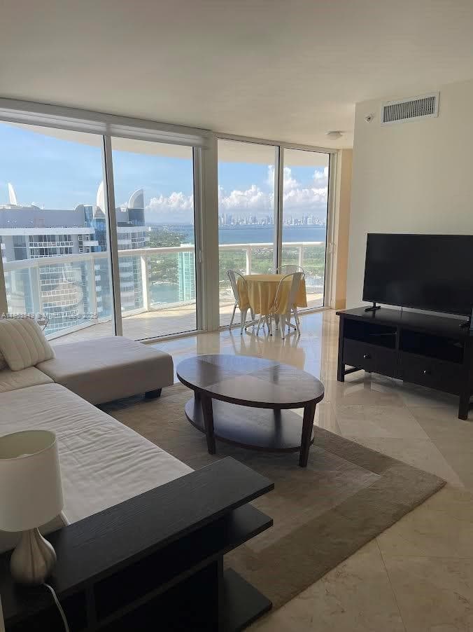 A11853949 — Miami Beach — 34