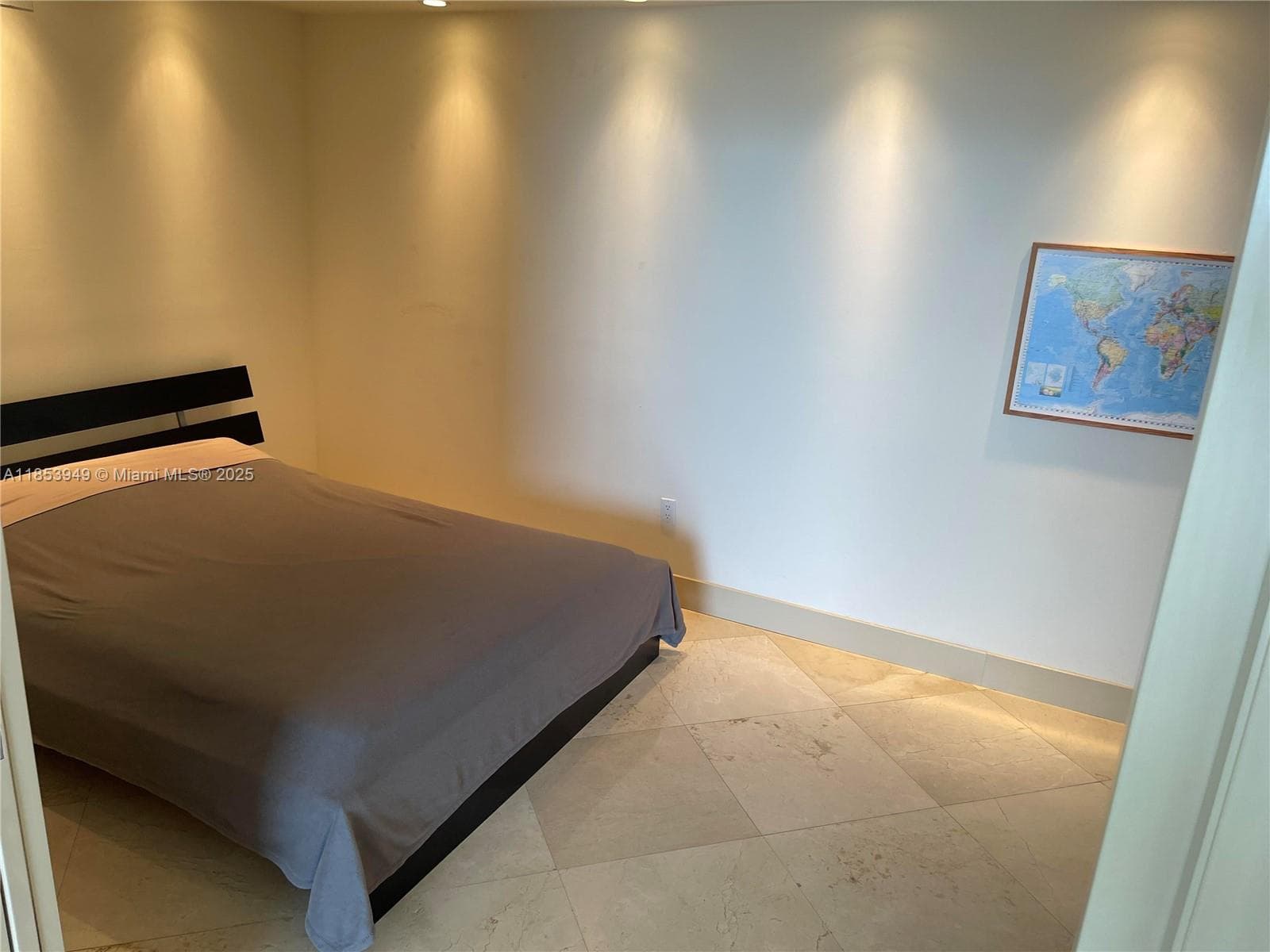 A11853949 — Miami Beach — 39