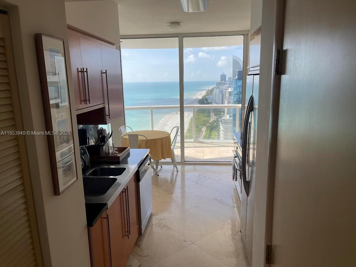 A11853949 — Miami Beach — 8