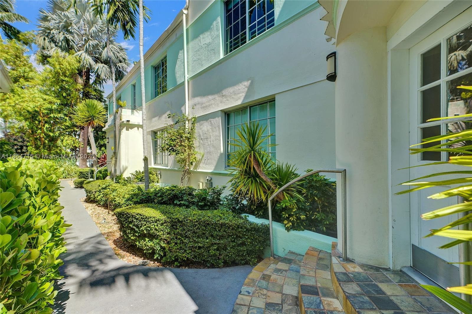 A11854715 — Miami Beach — 21
