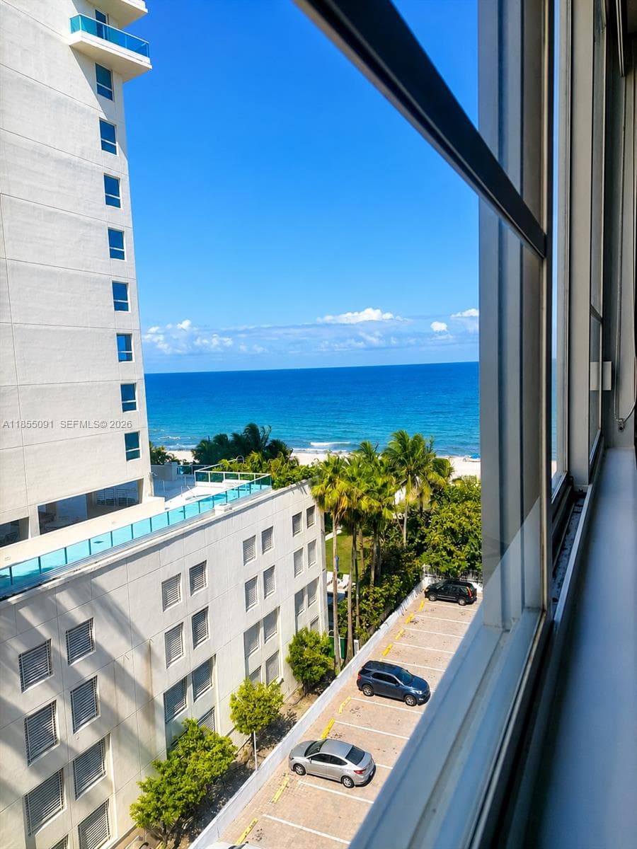 A11855091 — Miami Beach — 10