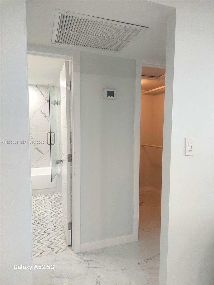 A11855091 — Miami Beach — 11
