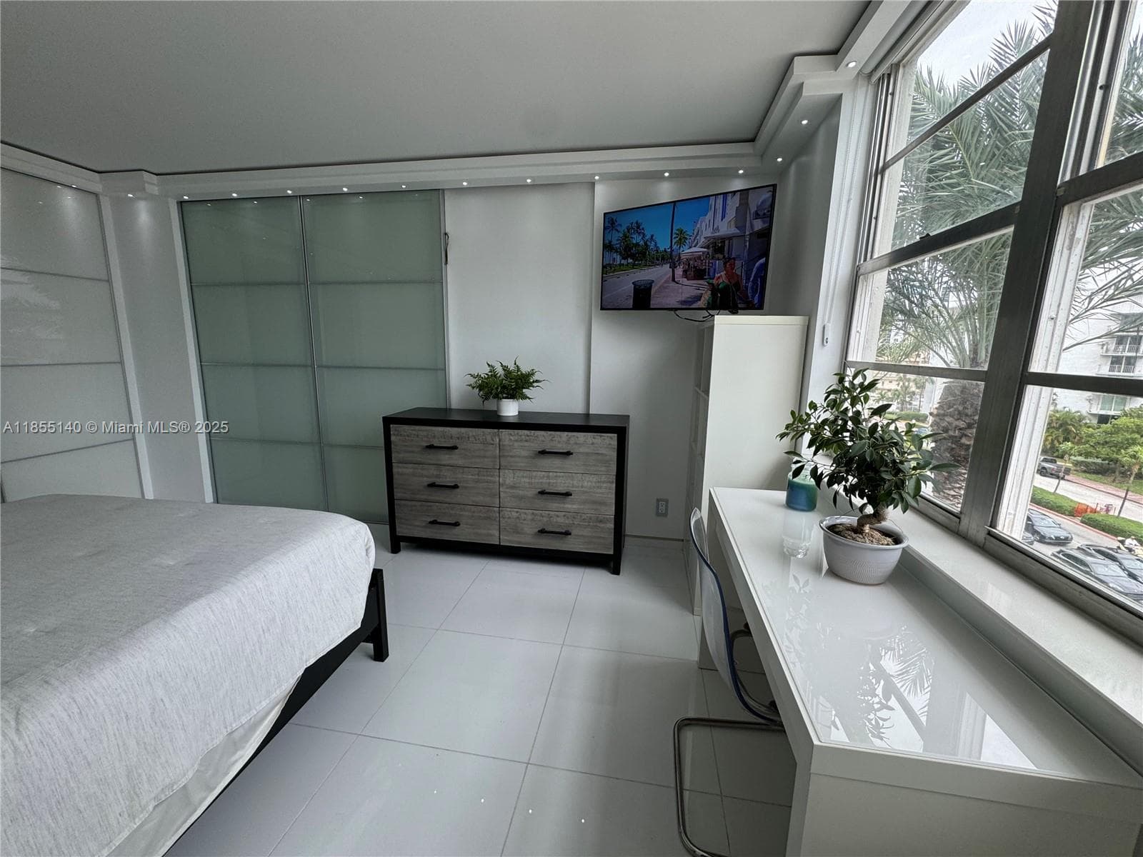 A11855140 — Miami Beach — 13