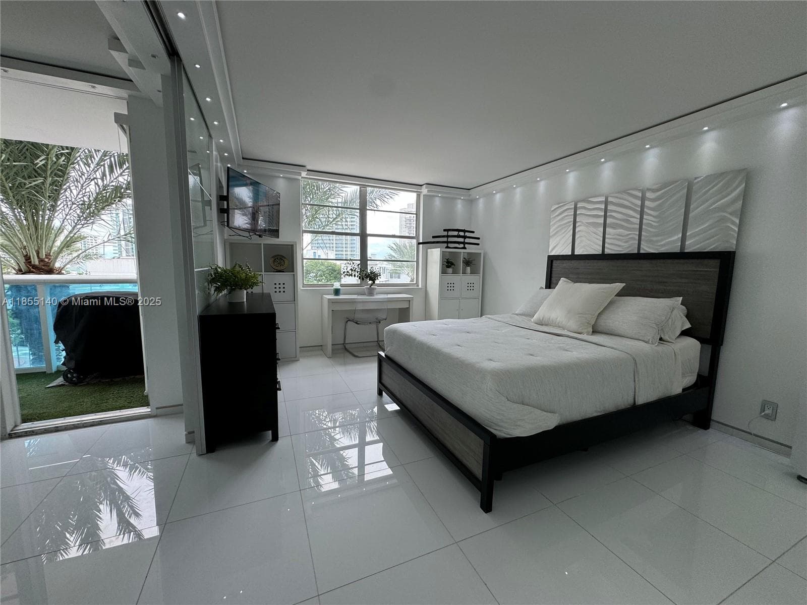 A11855140 — Miami Beach — 3