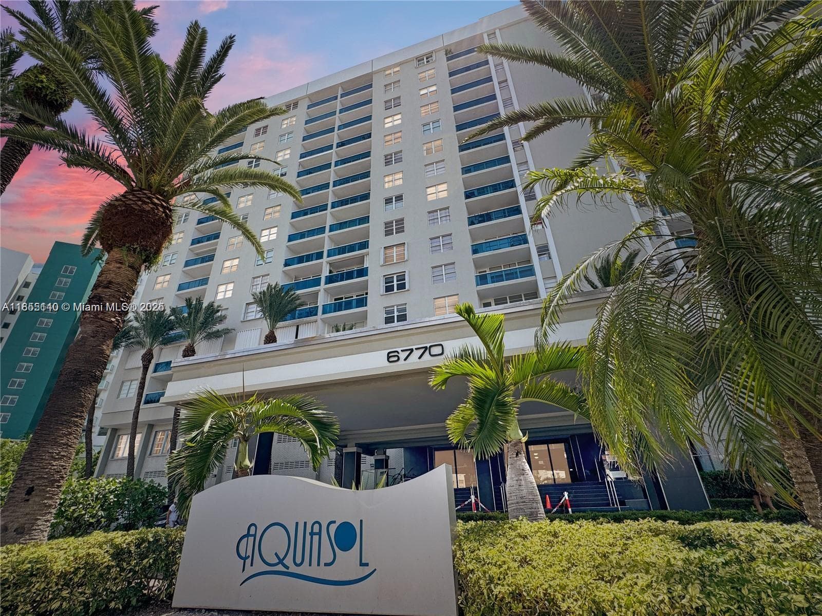A11855140 — Miami Beach — 20