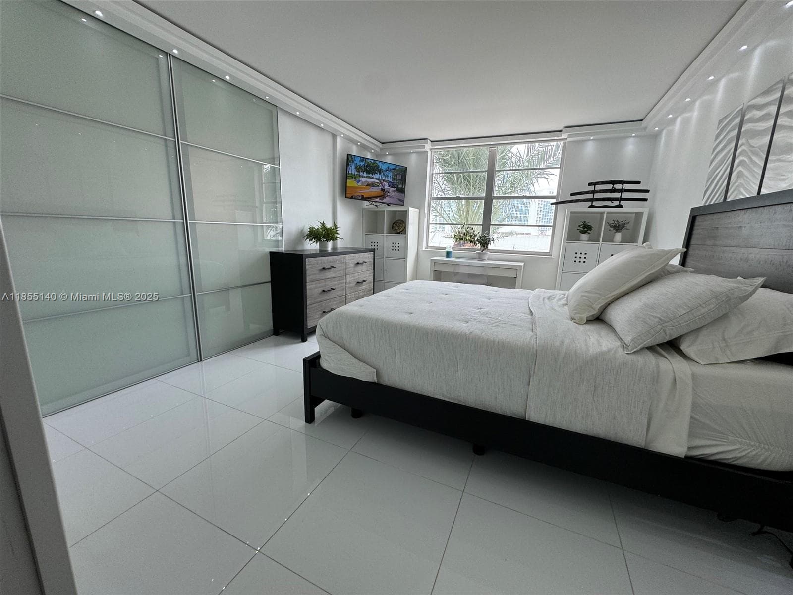 A11855140 — Miami Beach — 10