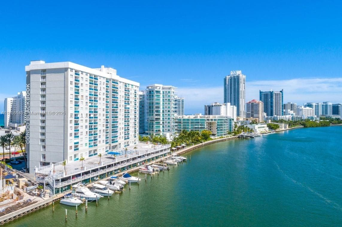 A11855140 — Miami Beach — 21