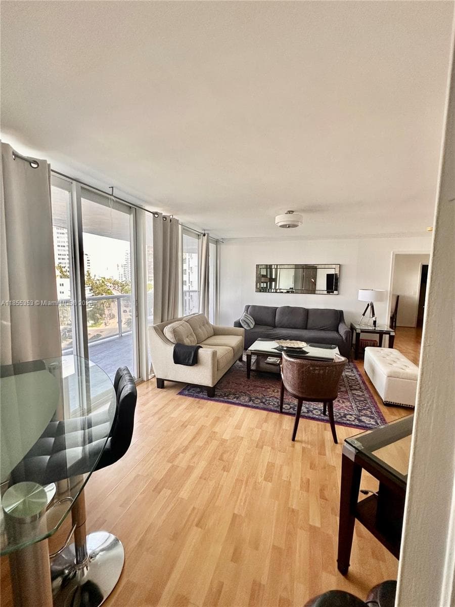 A11855353 — Miami Beach — 2