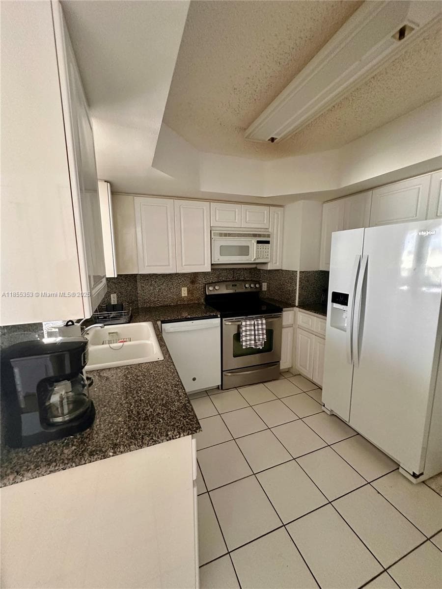 A11855353 — Miami Beach — 6