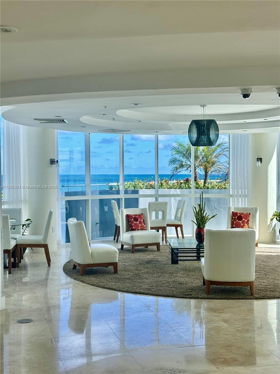 A11855353 — Miami Beach — 22