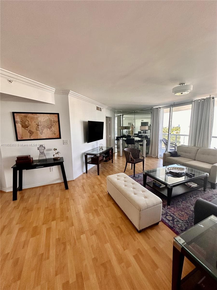 A11855353 — Miami Beach