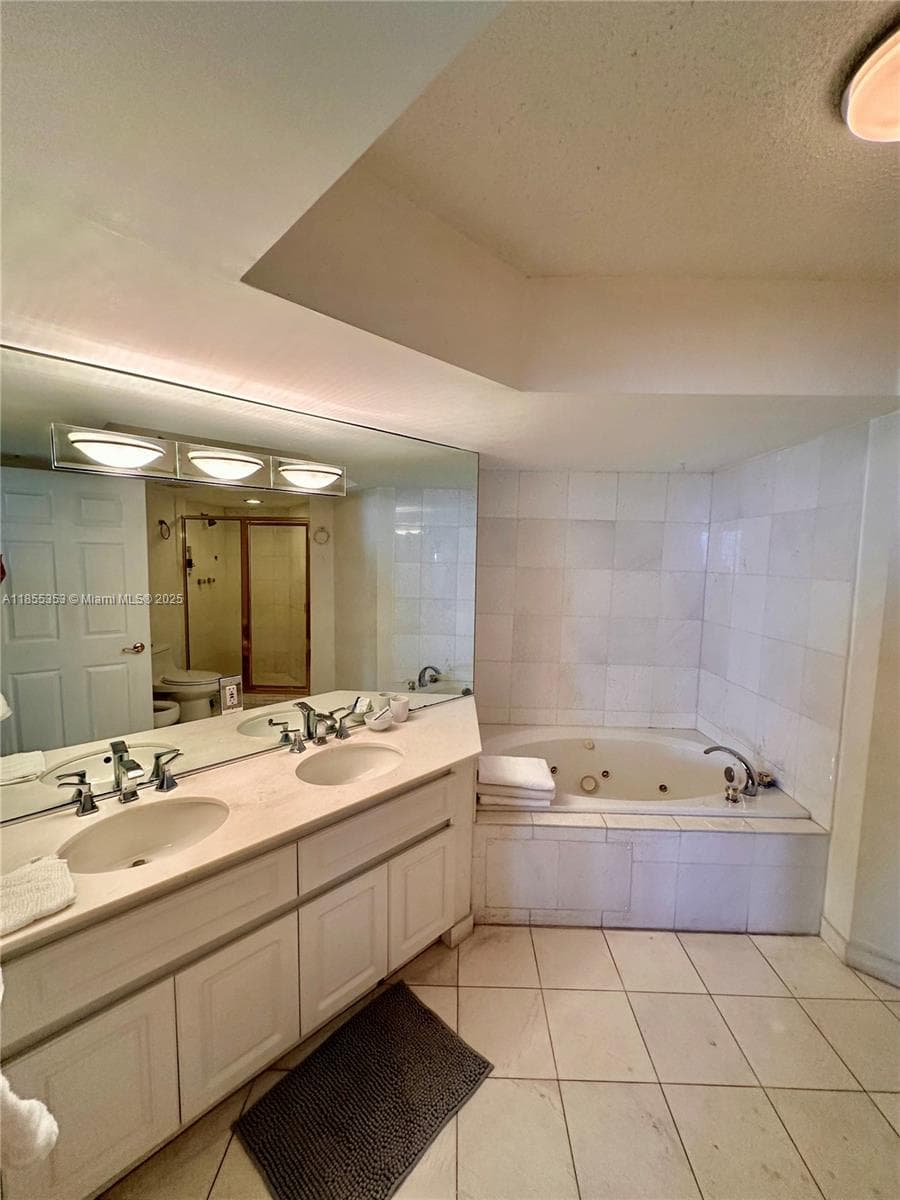 A11855353 — Miami Beach — 9