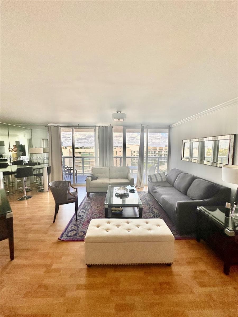 A11855353 — Miami Beach — 4