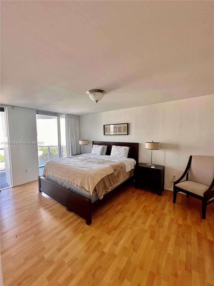 A11855353 — Miami Beach — 8