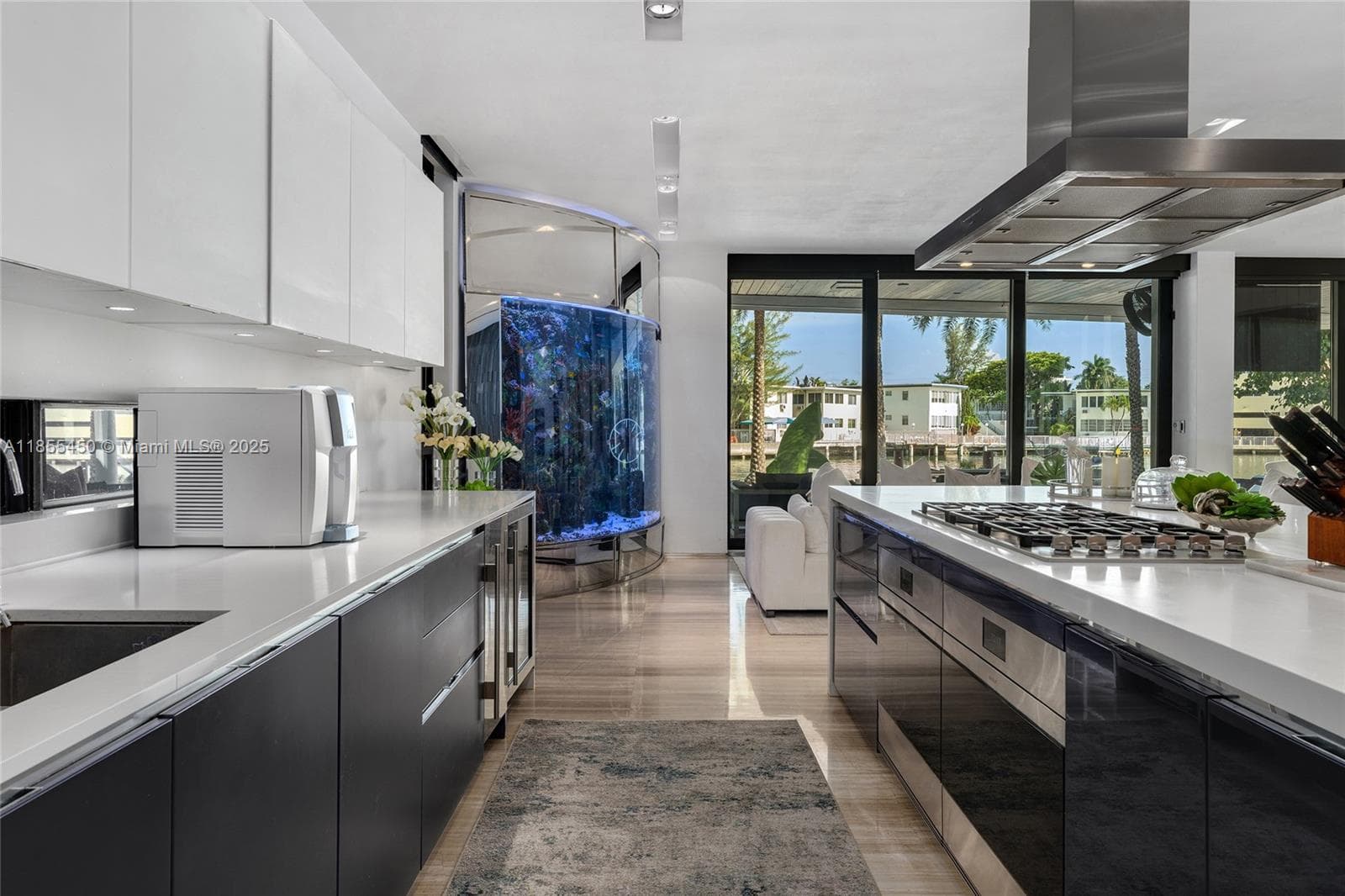 A11855450 — Miami Beach — 42