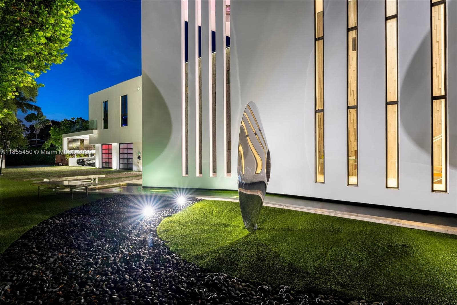 A11855450 — Miami Beach — 17