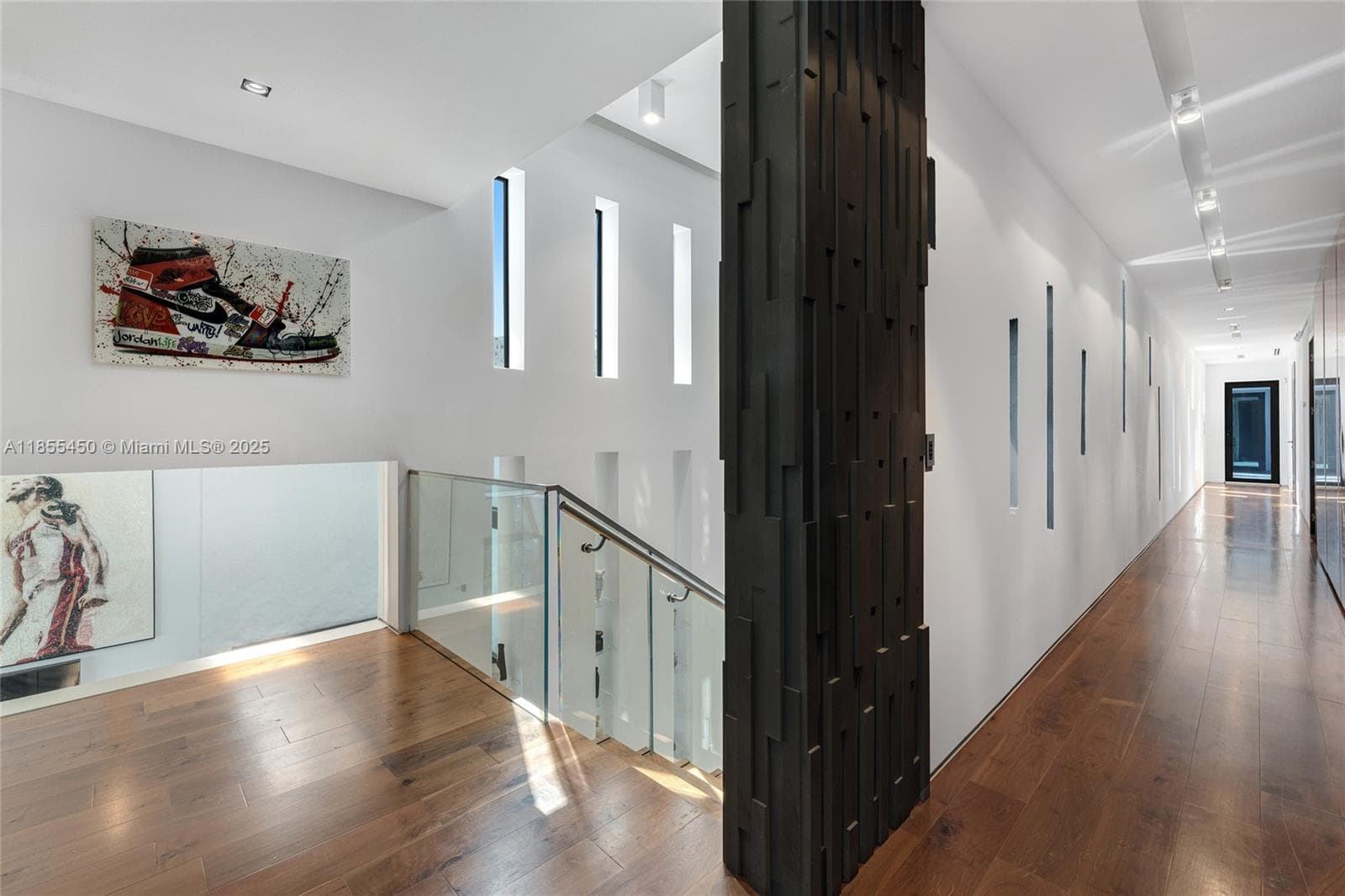 A11855450 — Miami Beach — 43