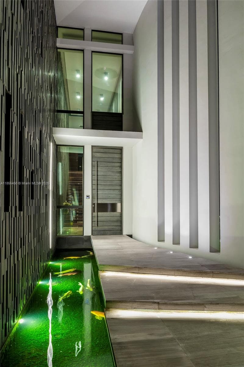 A11855450 — Miami Beach — 16