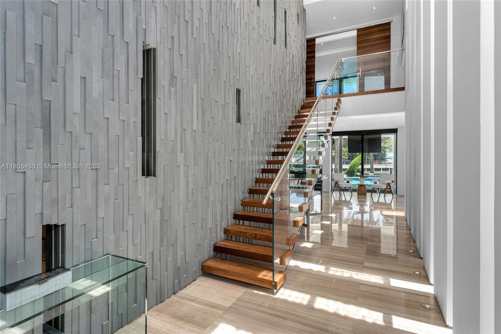 A11855450 — Miami Beach — 22