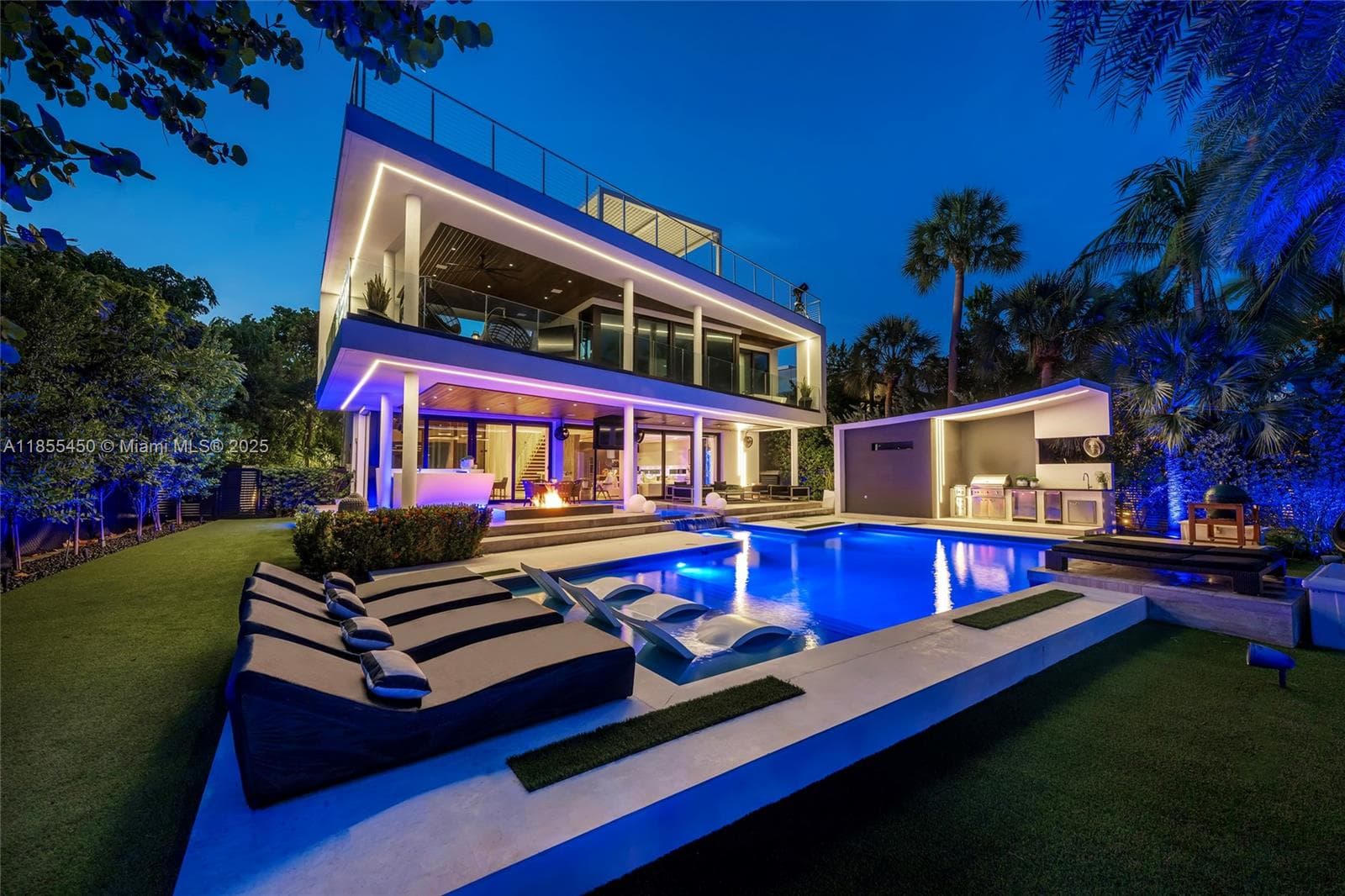 A11855450 — Miami Beach