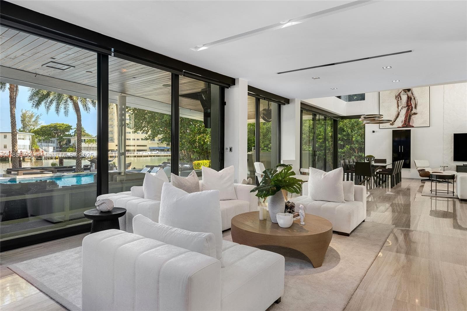 A11855450 — Miami Beach — 24