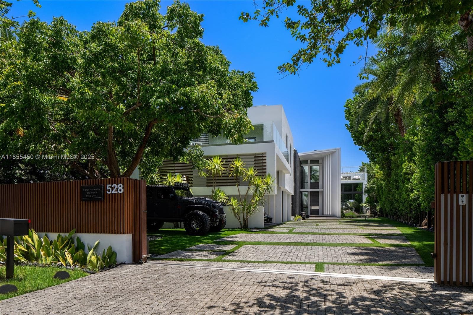 A11855450 — Miami Beach — 11