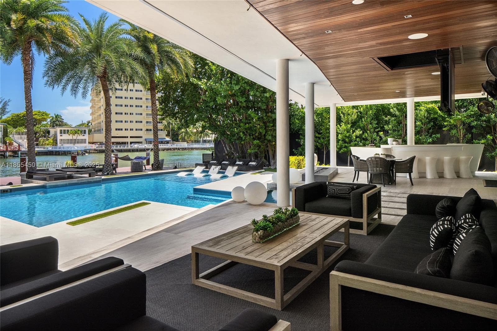A11855450 — Miami Beach — 35