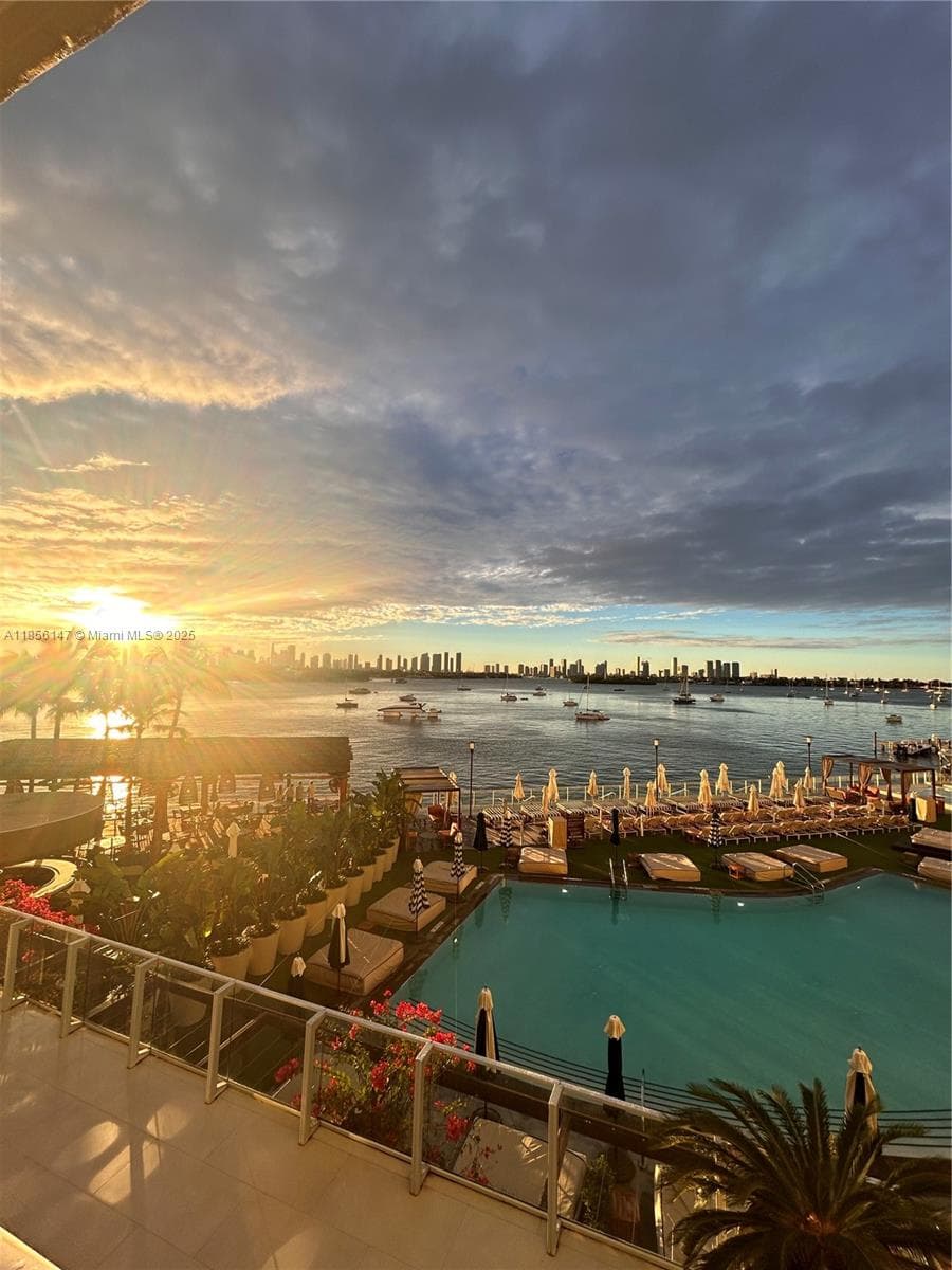 A11856147 — Miami Beach — 2