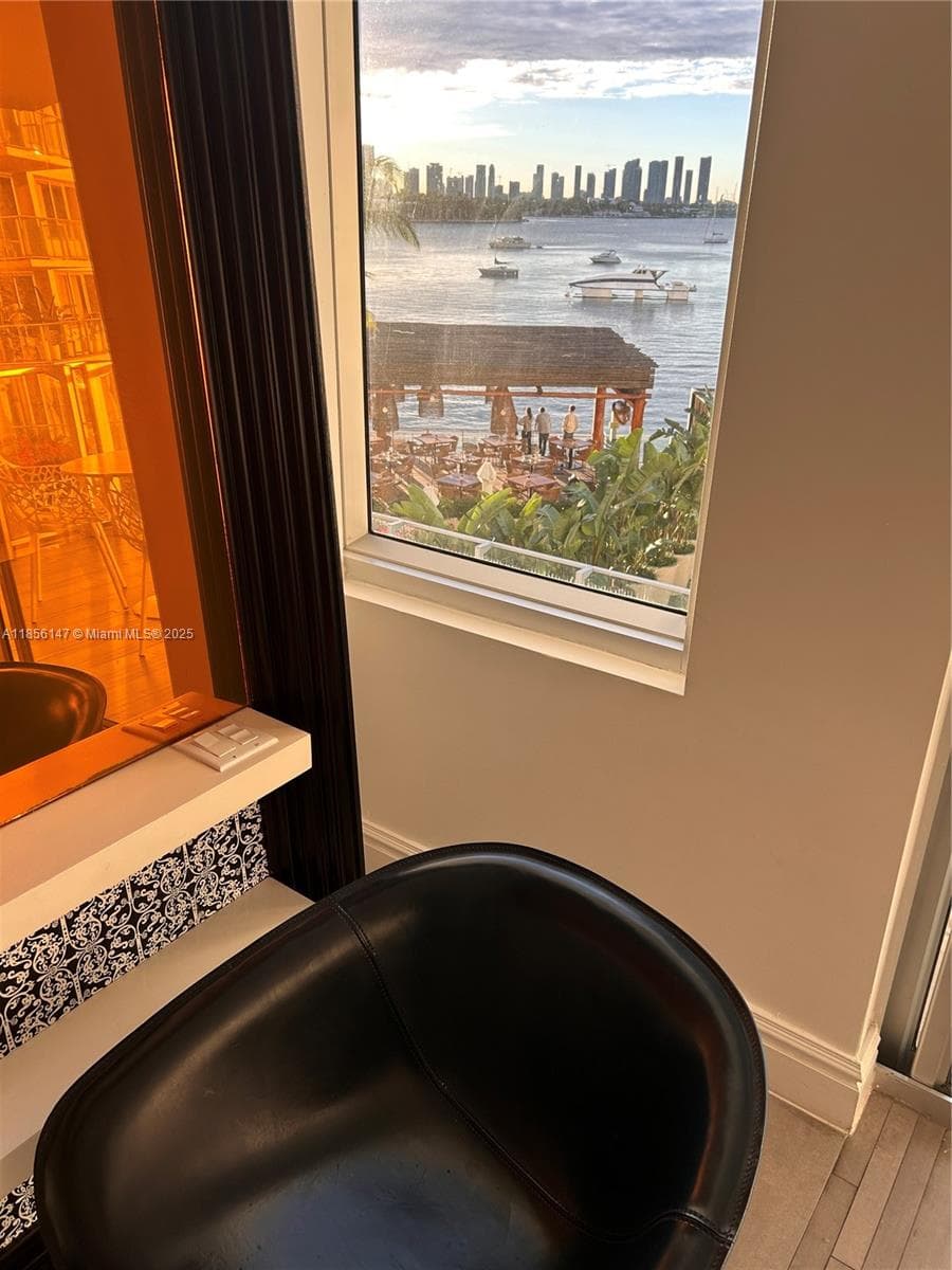 A11856147 — Miami Beach — 16