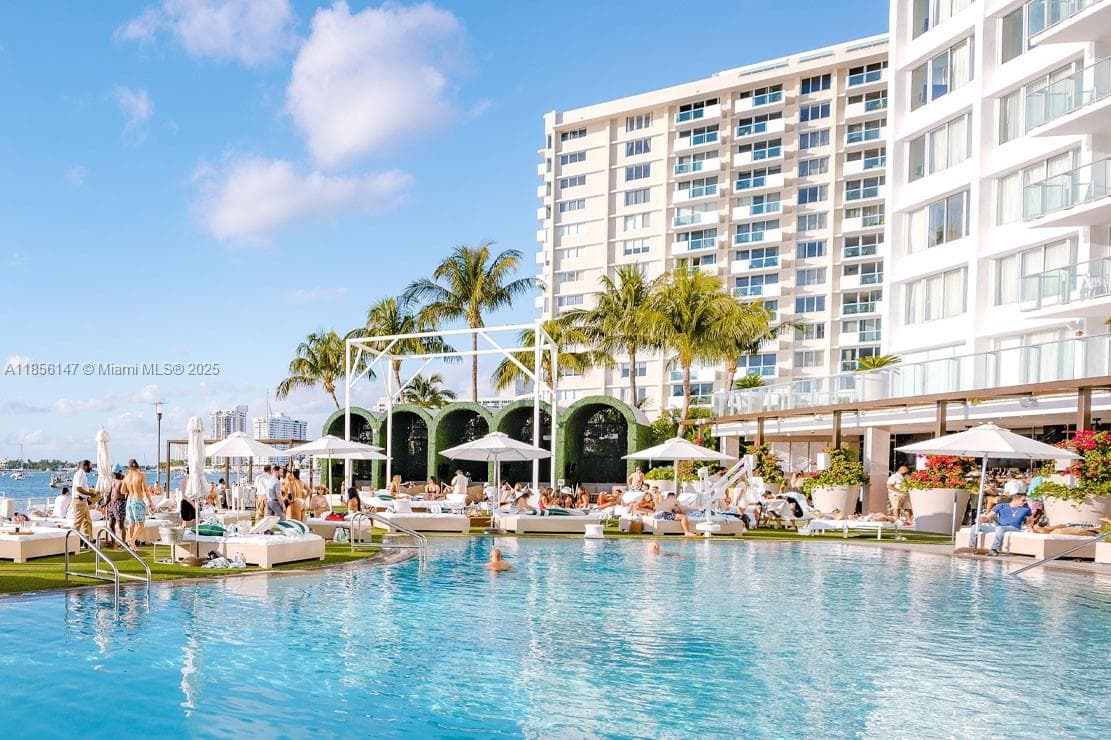 A11856147 — Miami Beach