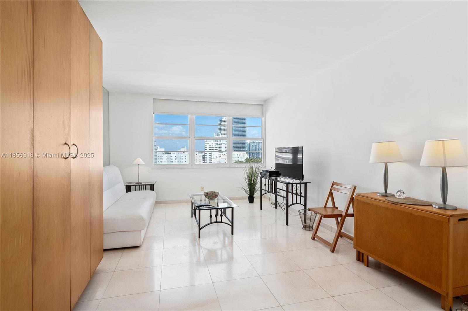 A11856318 — Miami Beach — 2