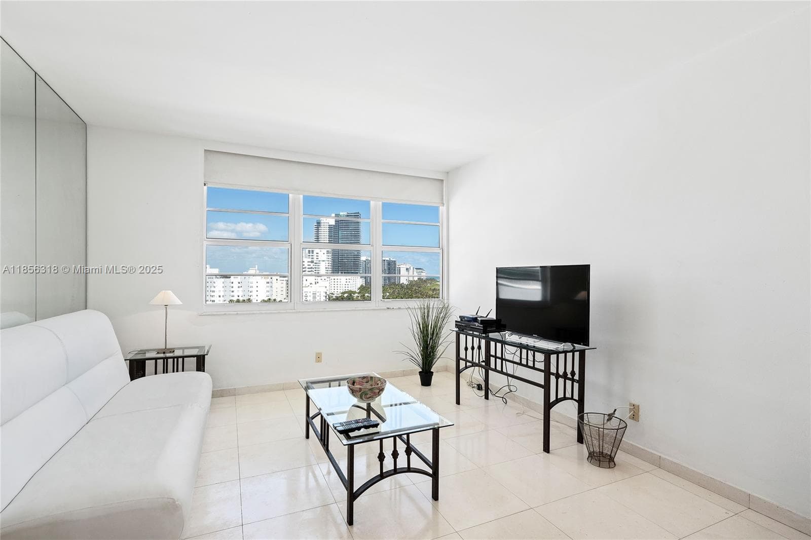 A11856318 — Miami Beach