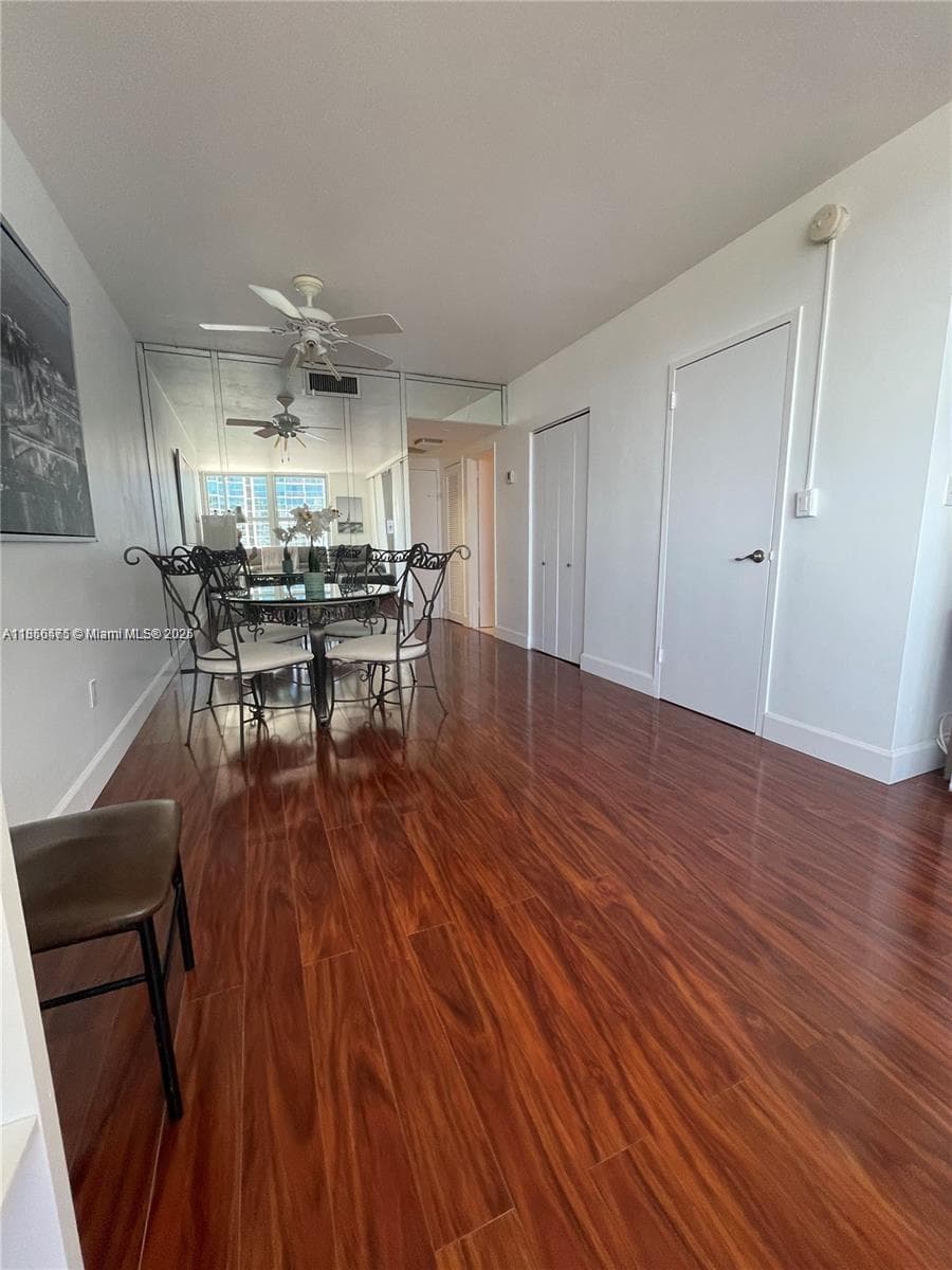 A11856475 — Miami Beach — 12