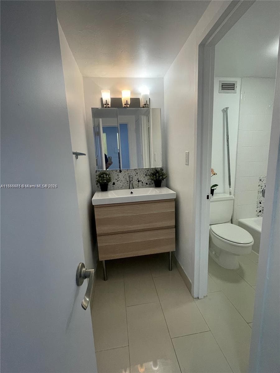 A11856475 — Miami Beach — 10