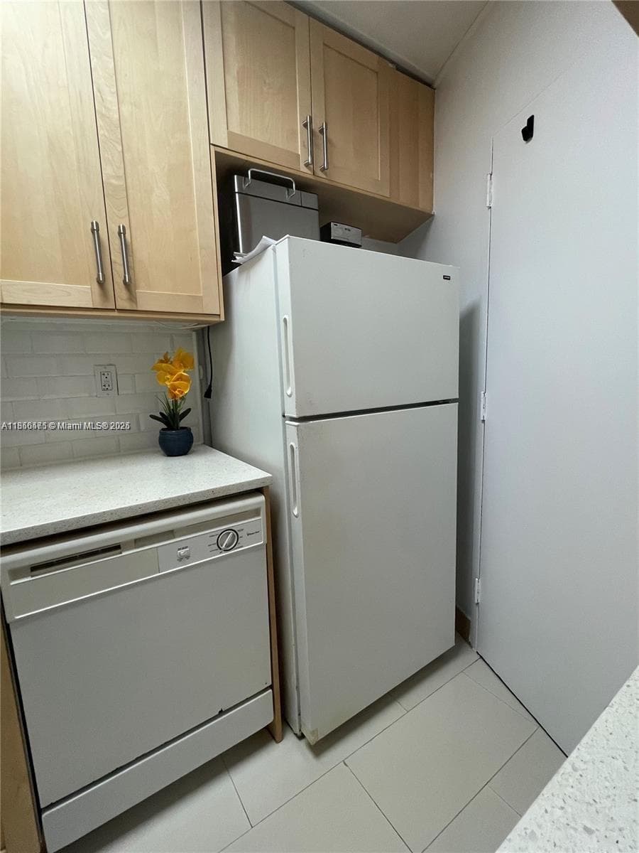 A11856475 — Miami Beach — 8