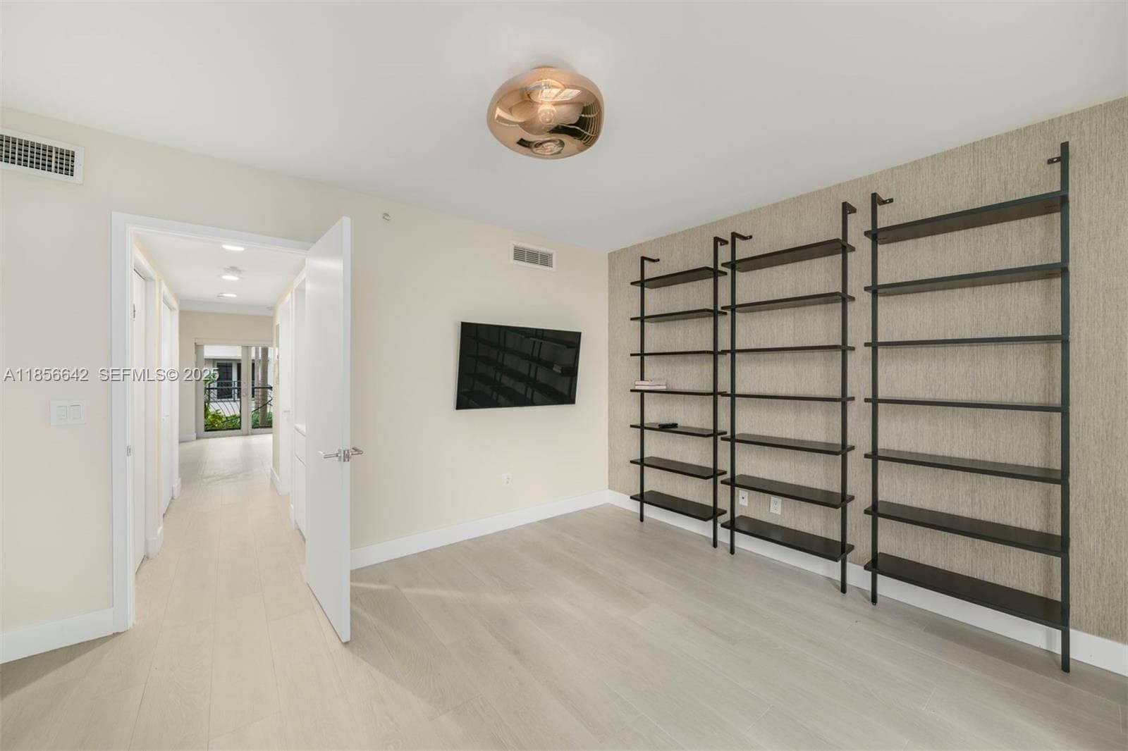 A11856642 — Miami Beach — 6