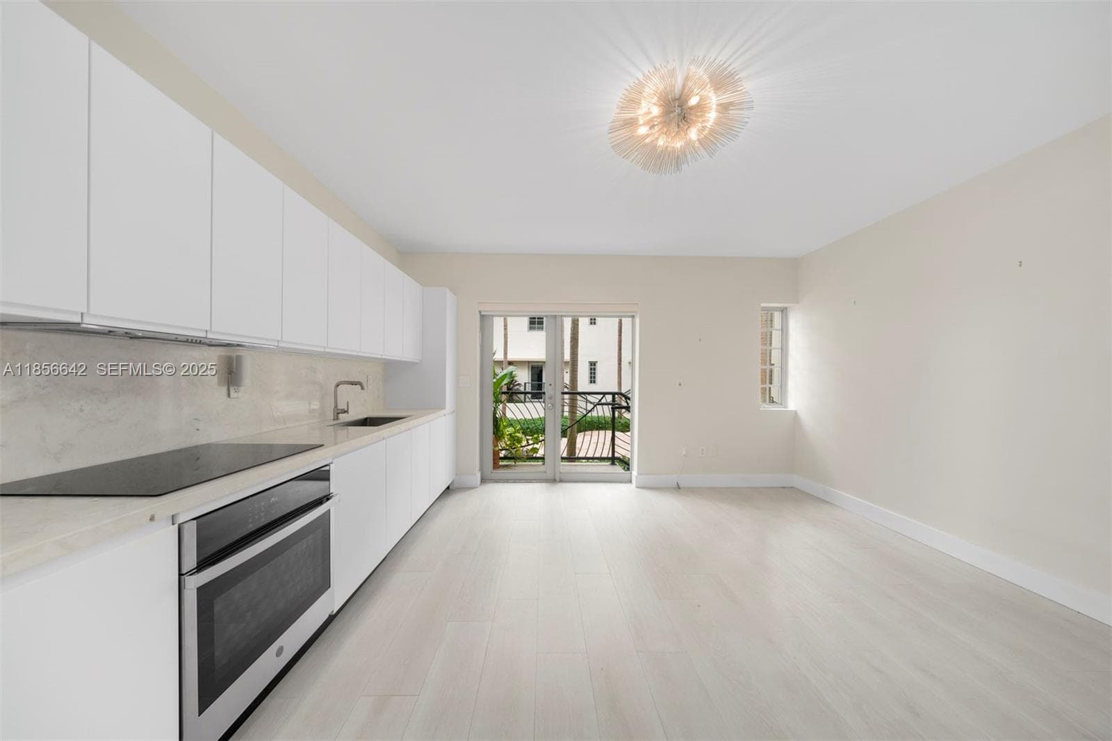 A11856642 — Miami Beach
