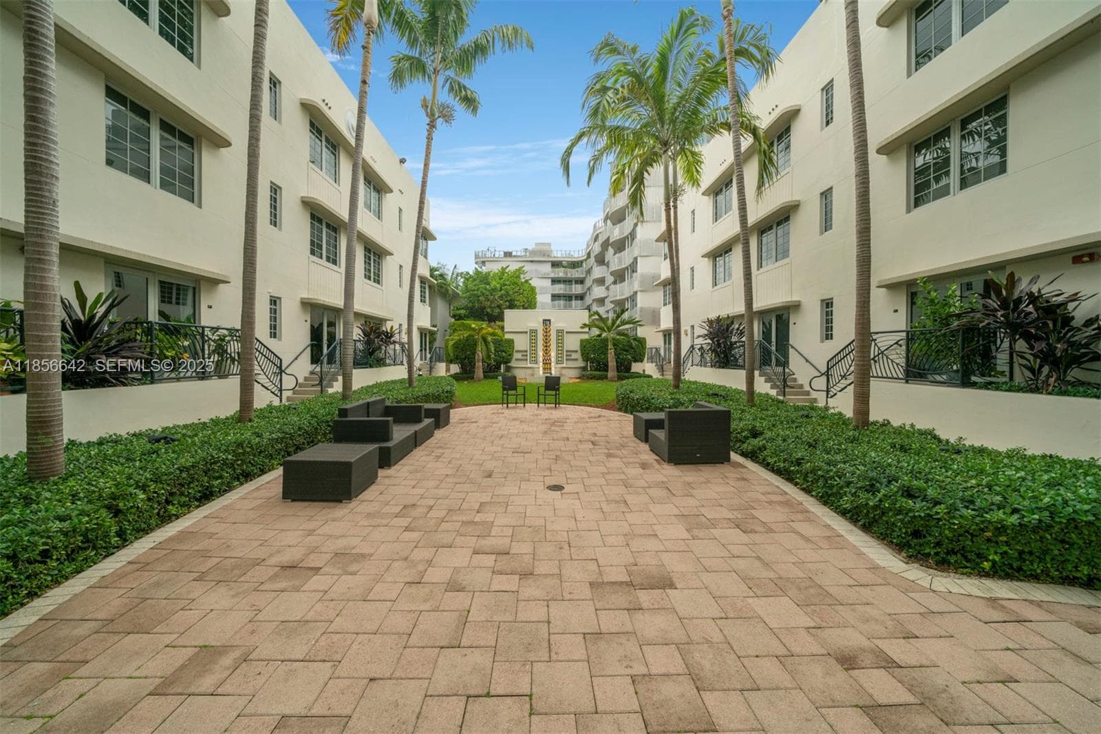 A11856642 — Miami Beach — 20