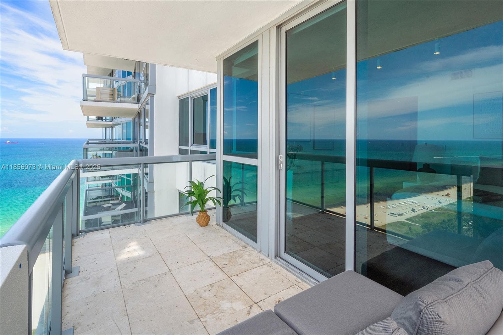 A11856973 — Miami Beach — 26