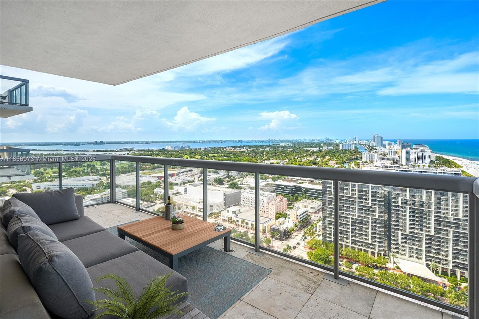 A11856973 — Miami Beach — 18