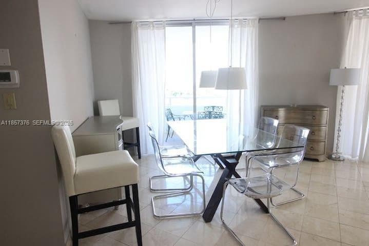 A11857376 — Miami Beach — 6