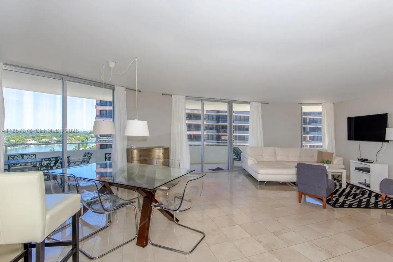 A11857376 — Miami Beach — 9