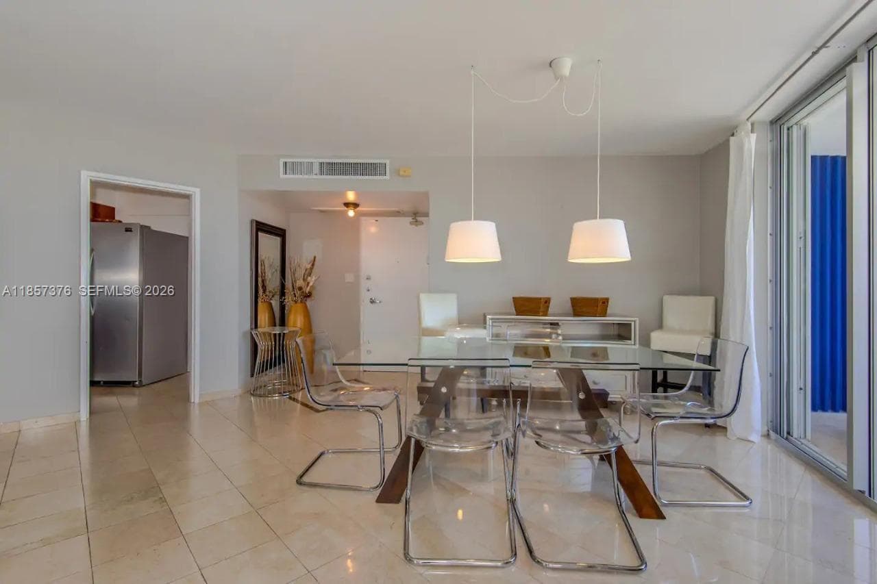 A11857376 — Miami Beach — 11