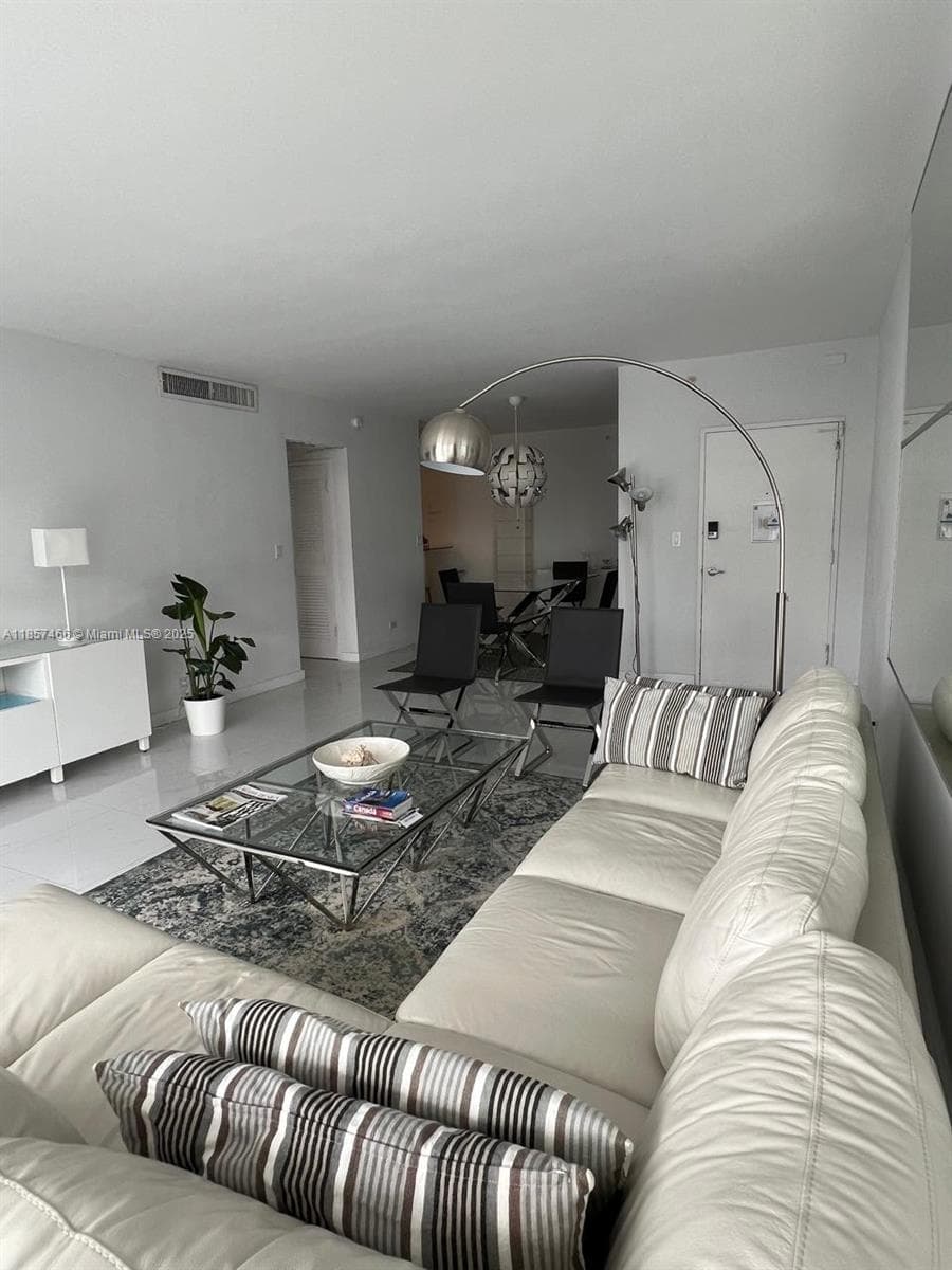 A11857466 — Miami Beach — 3