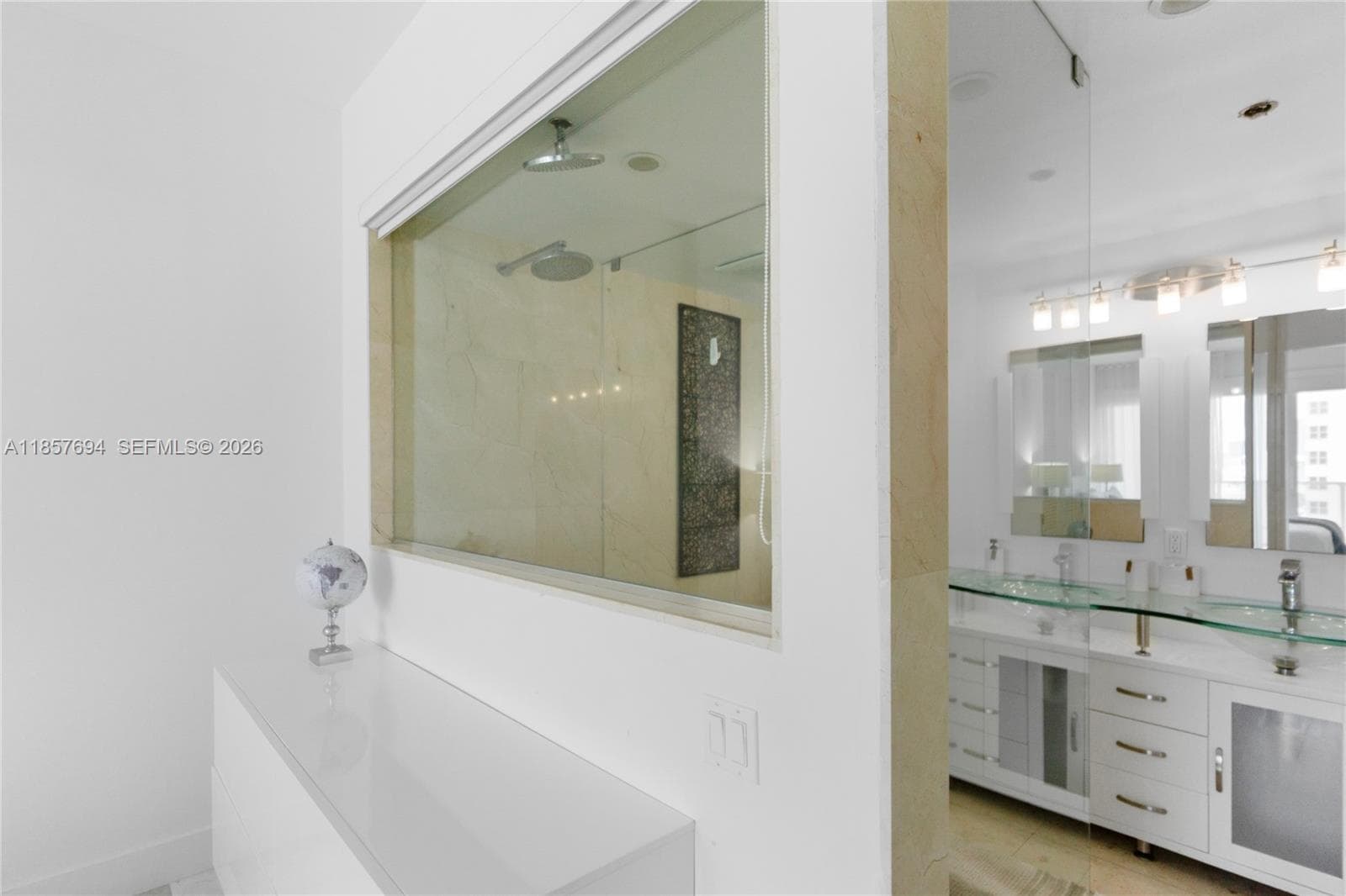 A11857694 — Miami Beach — 17