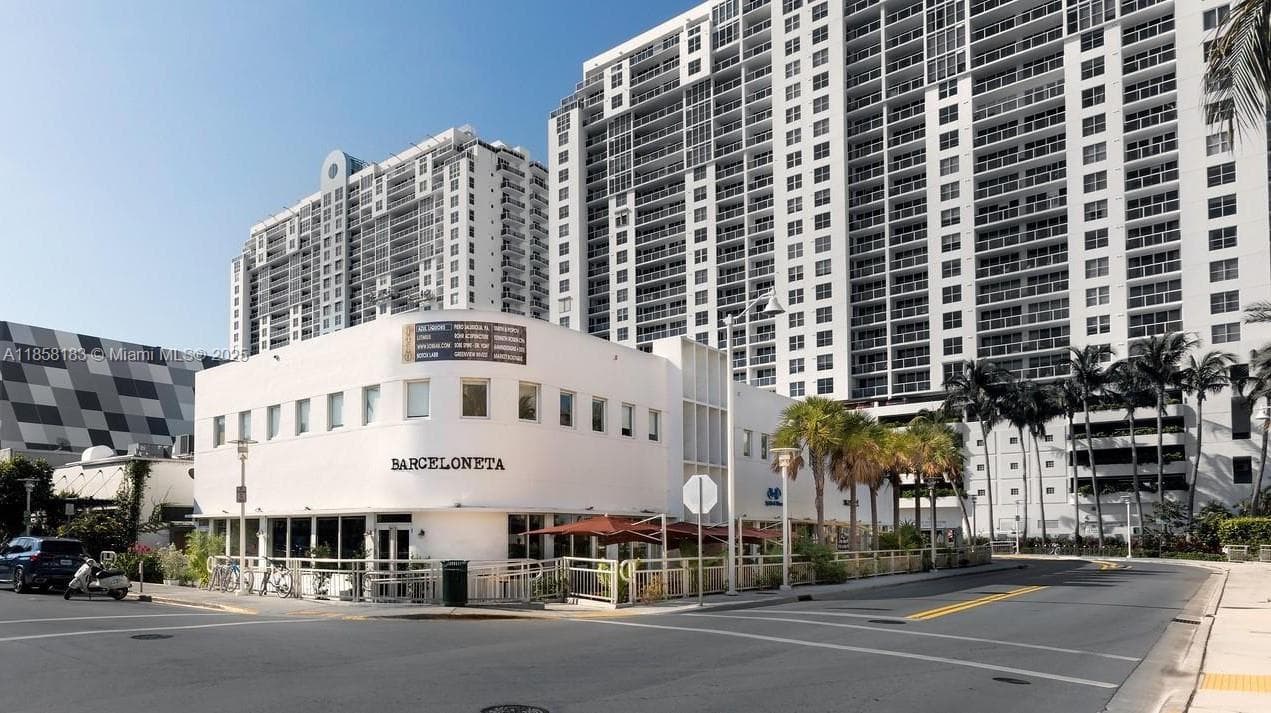A11858183 — Miami Beach — 16