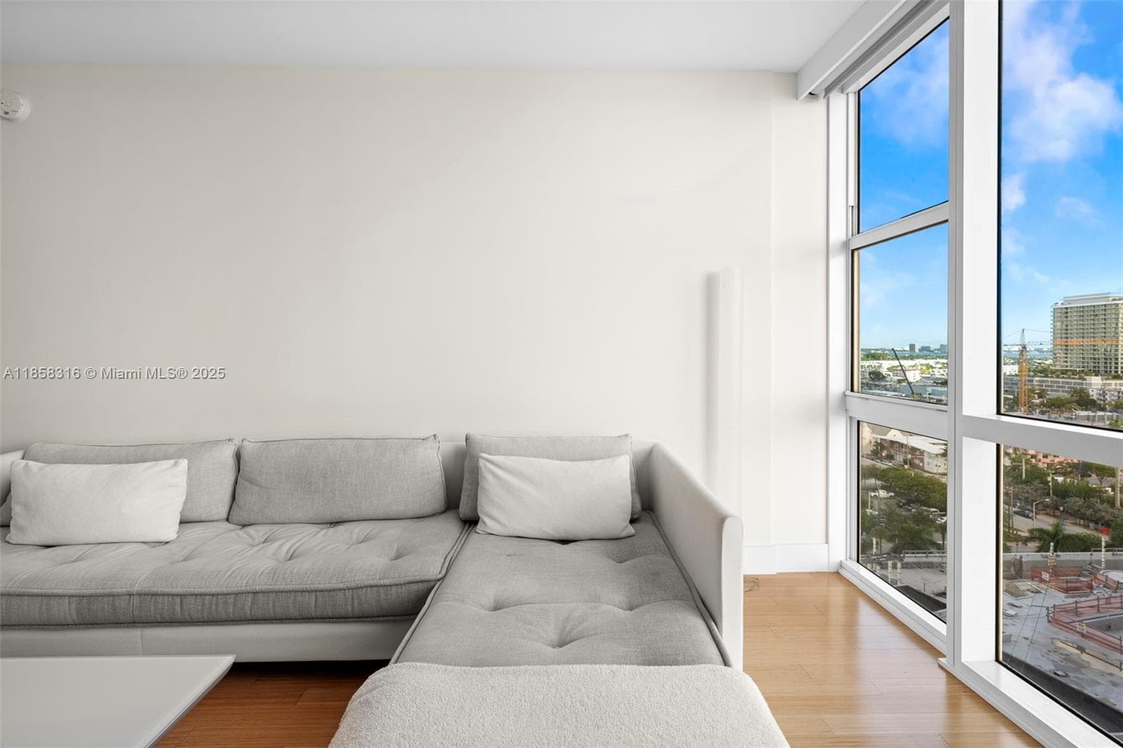 A11858316 — Miami Beach — 20