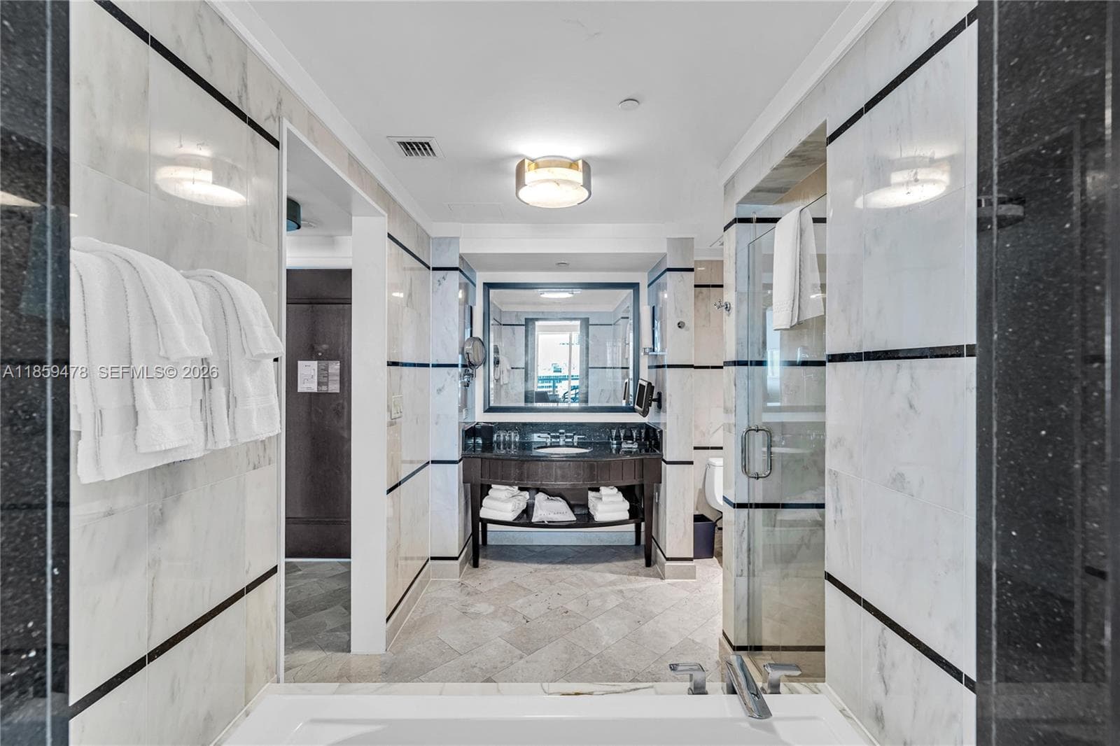 A11859478 — Miami Beach — 33