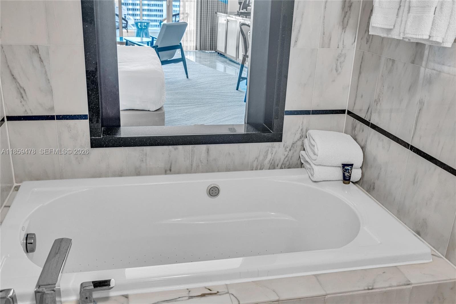 A11859478 — Miami Beach — 35